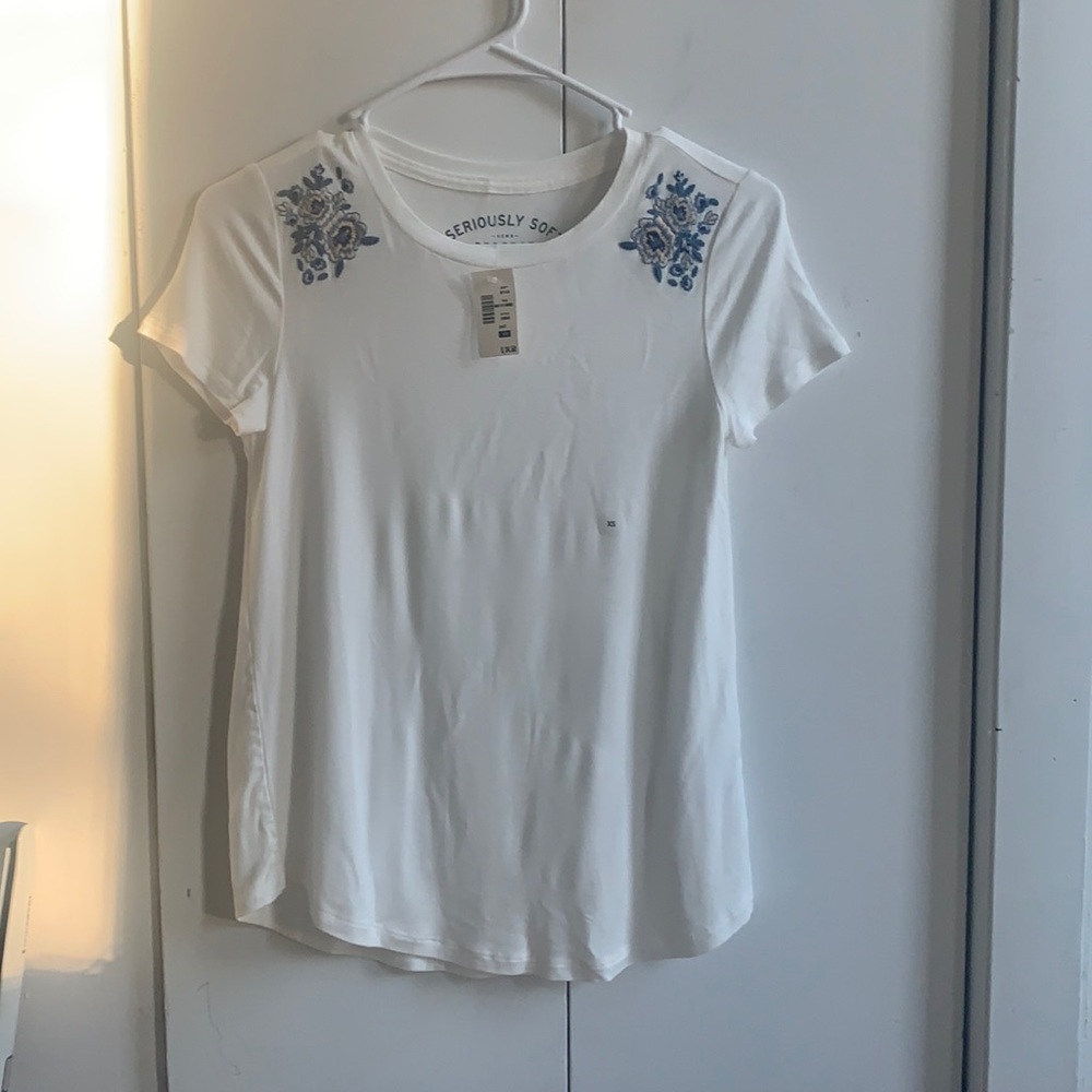 Women’s Aeropostale white Crew Tee